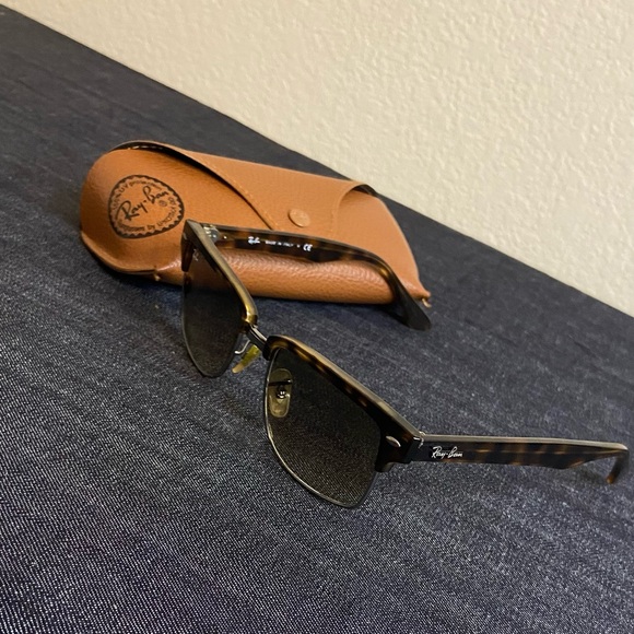 Ray-Ban Accessories - Rayban-Unisex-Clubmaster Style